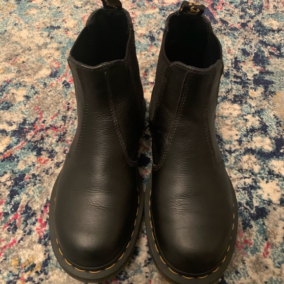 • SOLD • DR. MARTEN CHELSEA BOOT - Picture 4 of 5
